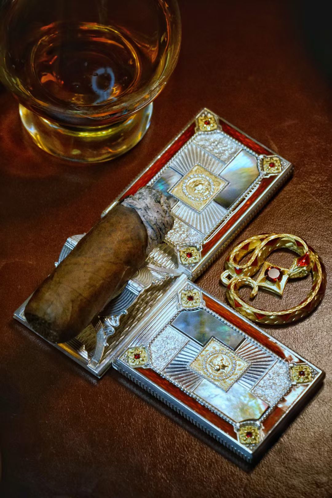 Jewelry-grade Cigar Holder
