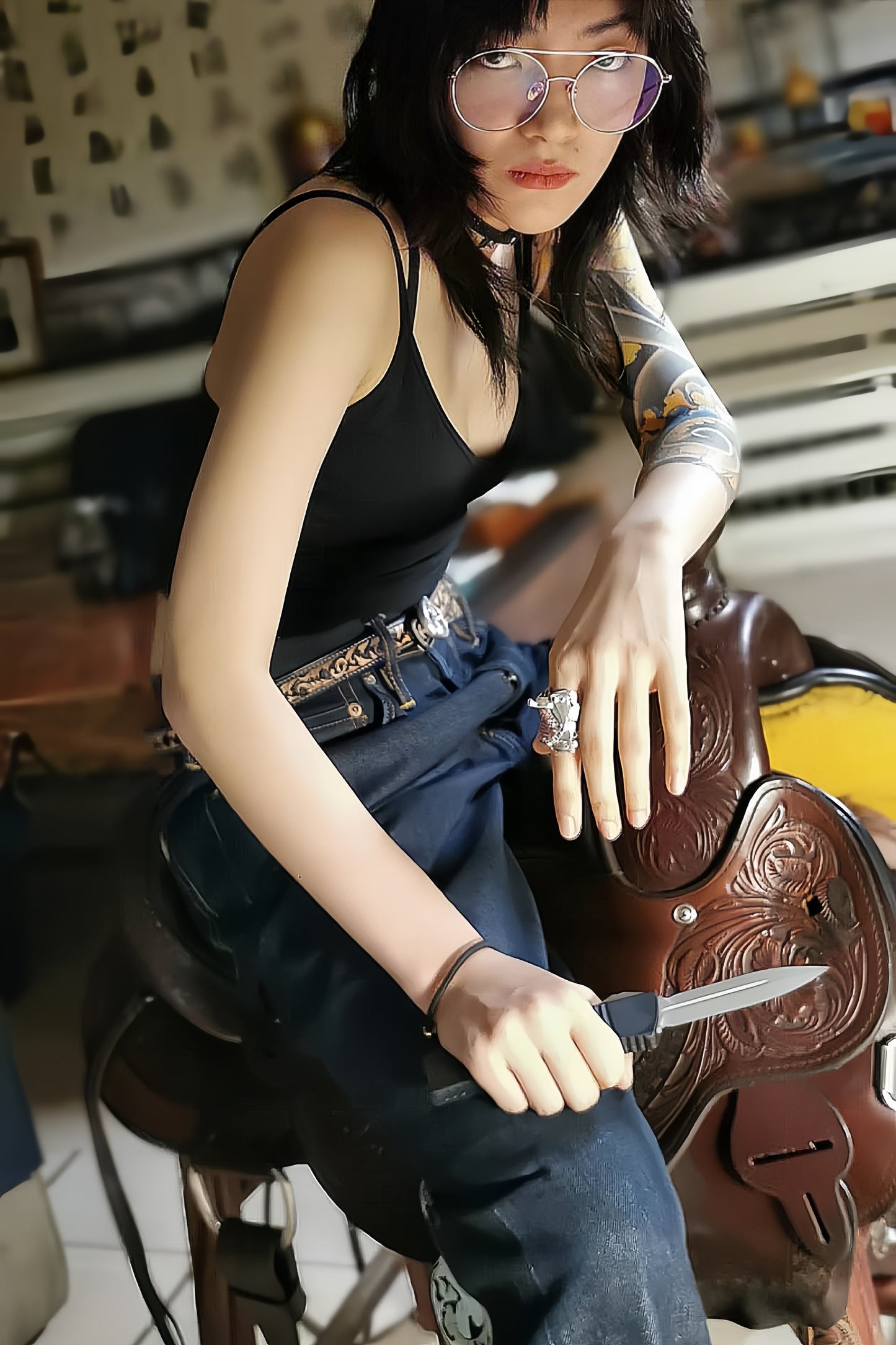 Engine-style belt buckle + vegetable-tanned leather carved belt