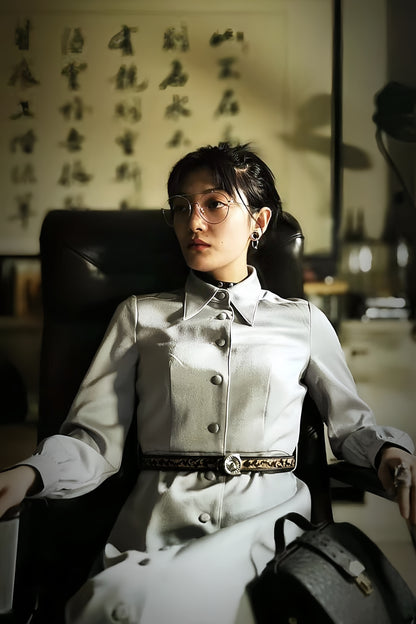 Engine-style belt buckle + vegetable-tanned leather carved belt