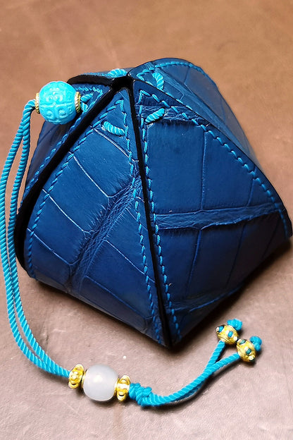 Petal-style tea cup sleeve