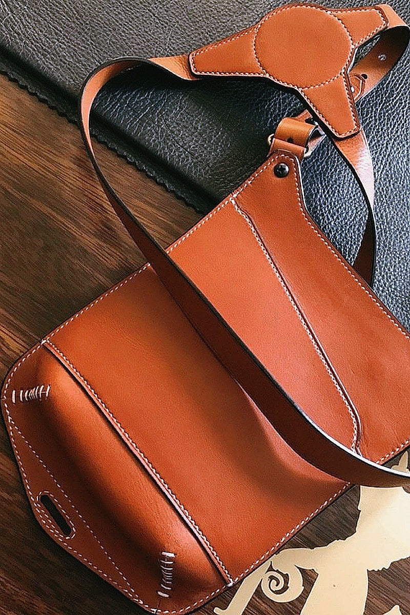 Multifunctional cowhide portable armpit bag