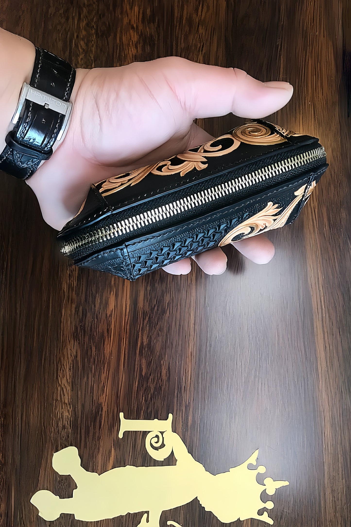 Vegetable-tanned Leather Carved Capsule Pipe Pouch