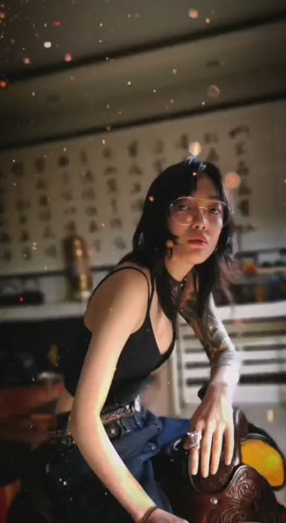 Engine-style belt buckle + vegetable-tanned leather carved belt